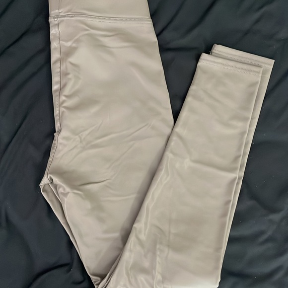 Present and Love Leggings - Picture 5 of 11